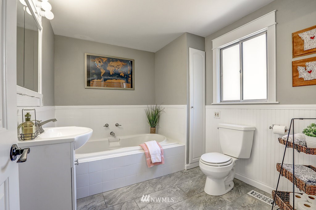 1010 Roe Street Steilacoom, WA 98388 - Photo 10 of 25