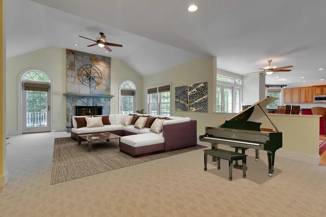 $1,900,000 | 30 Squier Drive, North Hampton, NH 03862