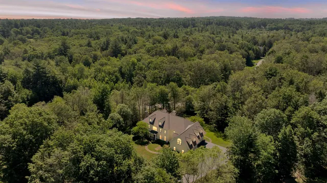 $1,900,000 | 30 Squier Drive, North Hampton, NH 03862