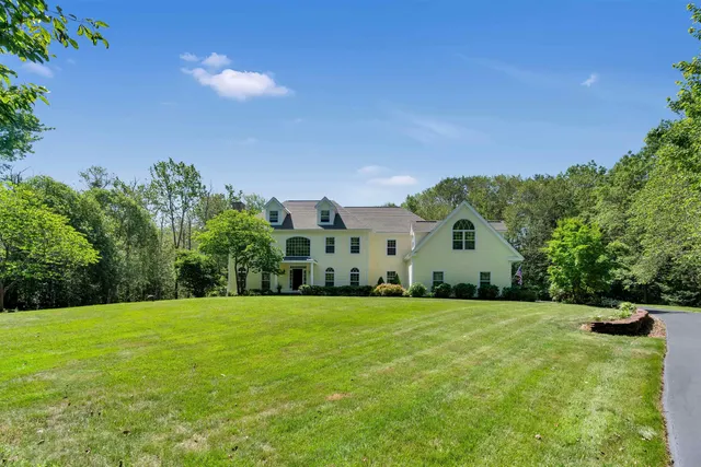 $1,900,000 | 30 Squier Drive, North Hampton, NH 03862