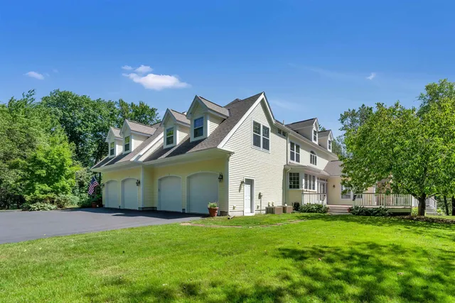 $1,900,000 | 30 Squier Drive, North Hampton, NH 03862