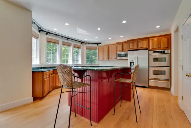 $1,900,000 | 30 Squier Drive, North Hampton, NH 03862