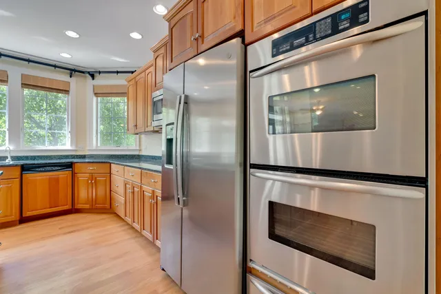 $1,900,000 | 30 Squier Drive, North Hampton, NH 03862