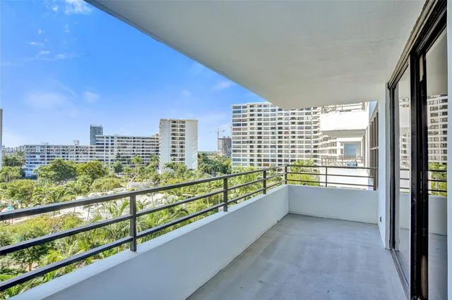 $2,850 | 2500 Parkview Drive, Unit 917, Hallandale Beach, FL 33009