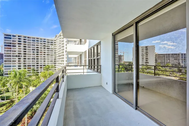 $2,850 | 2500 Parkview Drive, Unit 917, Hallandale Beach, FL 33009