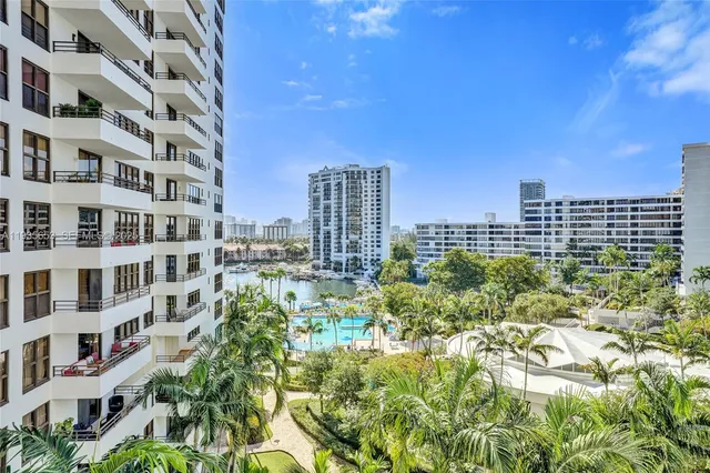$2,850 | 2500 Parkview Drive, Unit 917, Hallandale Beach, FL 33009