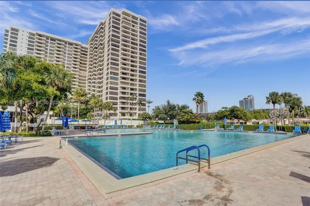 $2,850 | 2500 Parkview Drive, Unit 917, Hallandale Beach, FL 33009