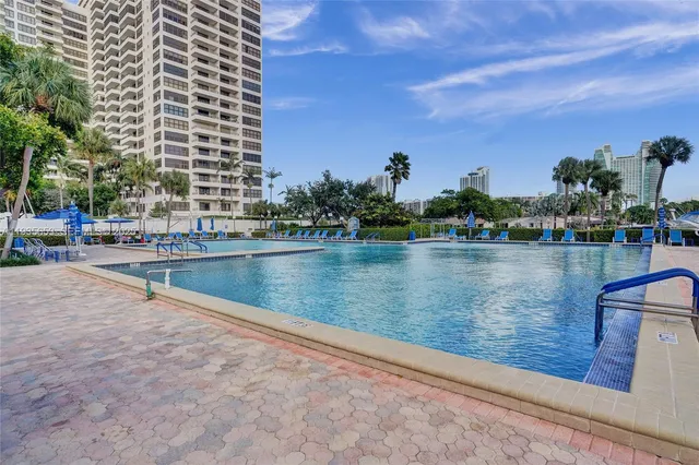 $2,850 | 2500 Parkview Drive, Unit 917, Hallandale Beach, FL 33009