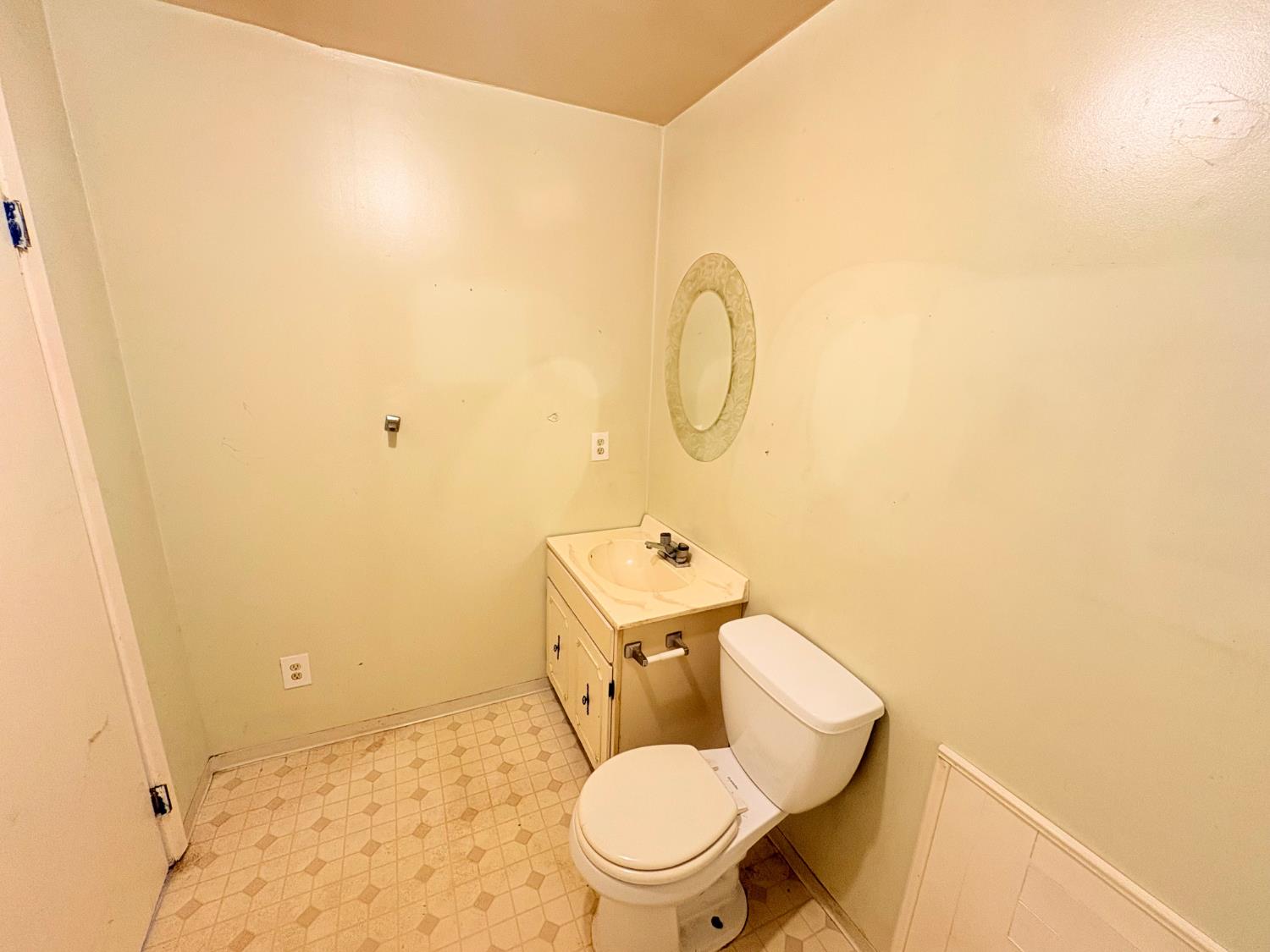 12063 Woodacre Road Grass Valley, CA 95949 - Photo 25 of 73 Toilet not operational