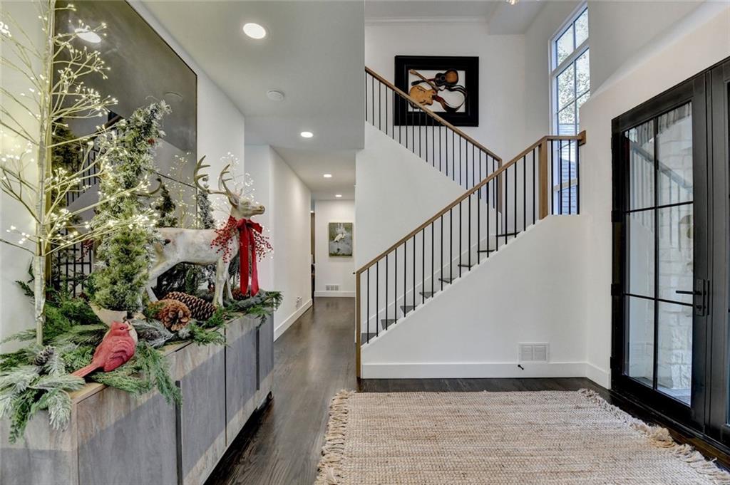 1789 Riverside Road Roswell, GA 30076 - Photo 4 of 65