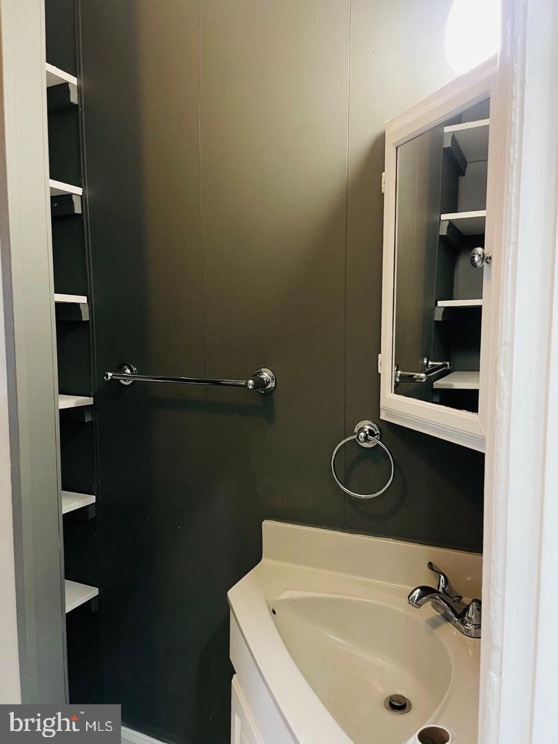 34 O Street Northwest, Unit A Washington, DC 20001 - Photo 10 of 13 Bathroom