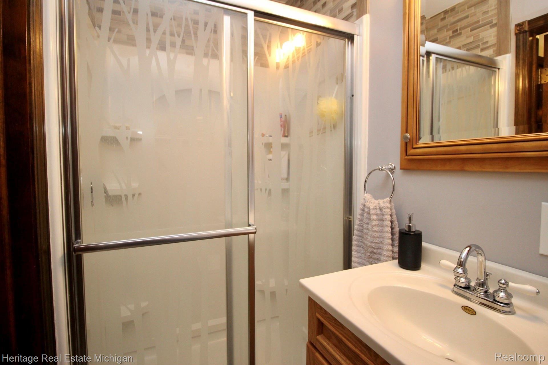 7489 Lehring Road Bancroft, MI 48414 - Photo 19 of 55 Master Full Bath