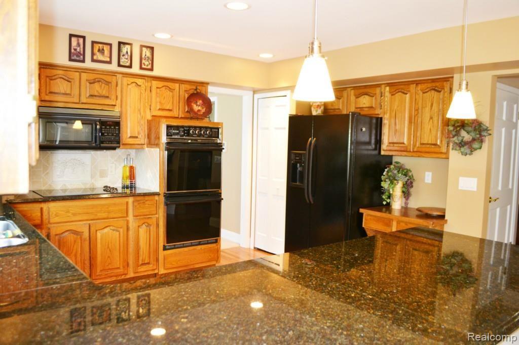 1708 Old Homestead Drive Rochester Hills, MI 48306 - Photo 16 of 55
