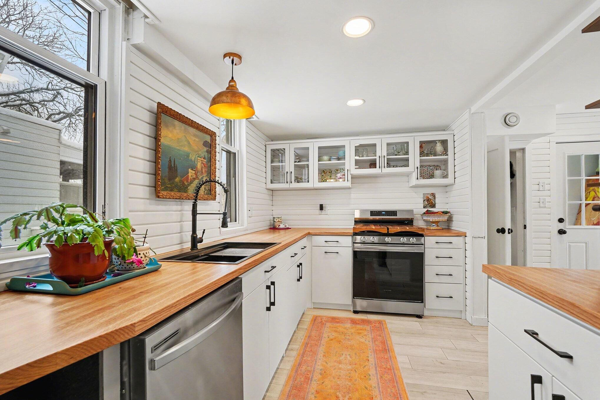 852 Innes Street Northeast, Unit 2 Grand Rapids, MI 49503 - Photo 11 of 25 011_file_9927