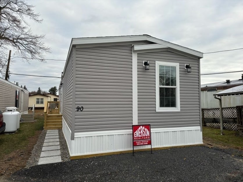 557 Southwest Cutoff, Unit 90 Worcester, MA 01607 - Photo 2 of 12 a backyard of a house with table and chairs