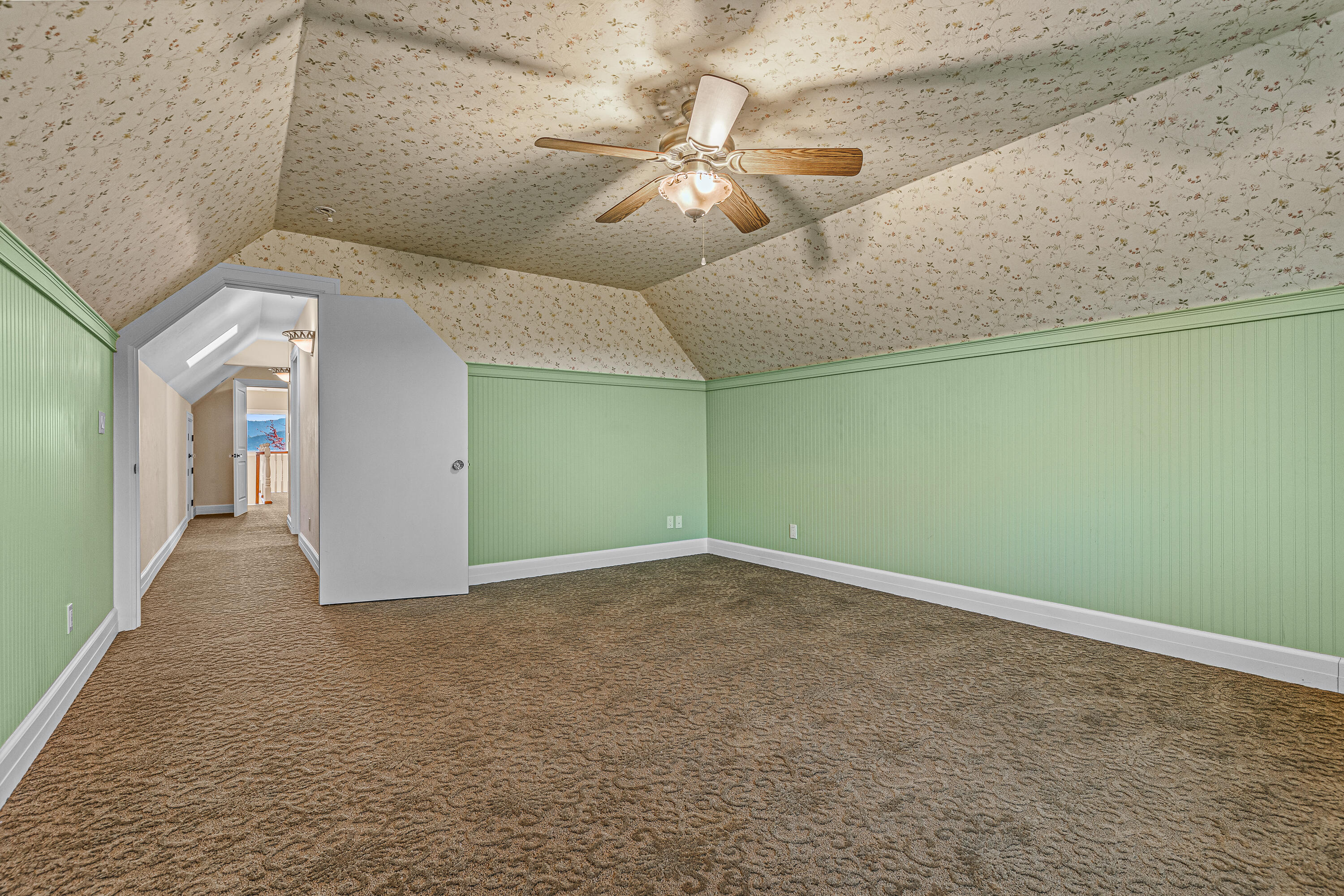 1820 Dry Creek Road Eagle Point, OR 97524 - Photo 27 of 64 Upstairs Bedroom