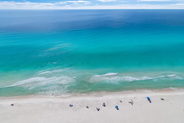 a view of yard with green space