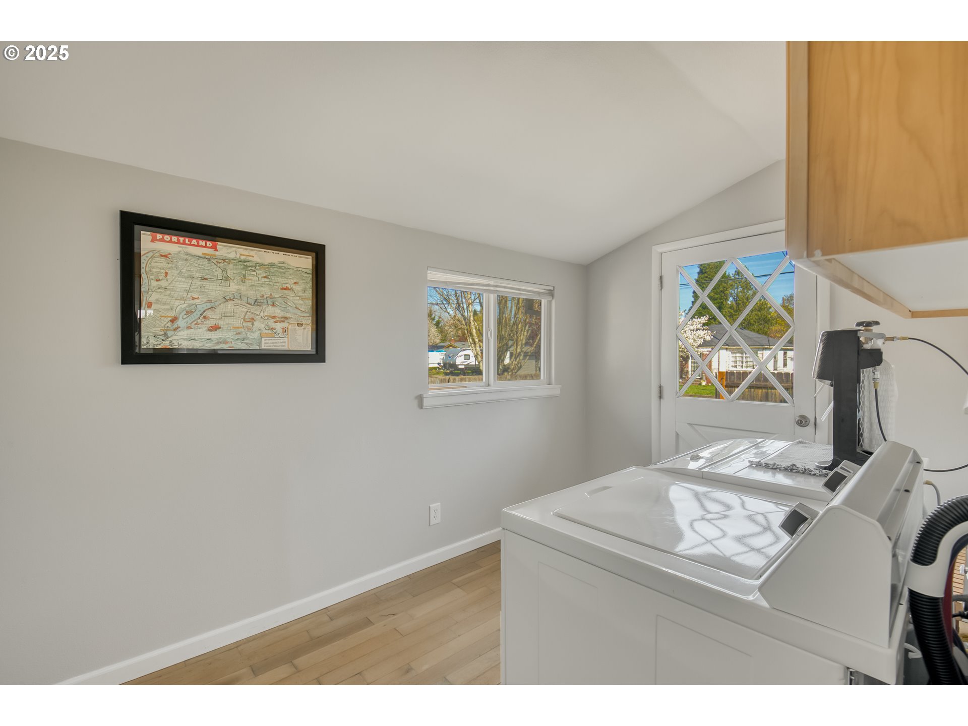 635 Southeast 4th Street Gresham, OR 97080 - Photo 12 of 34 Kitchen