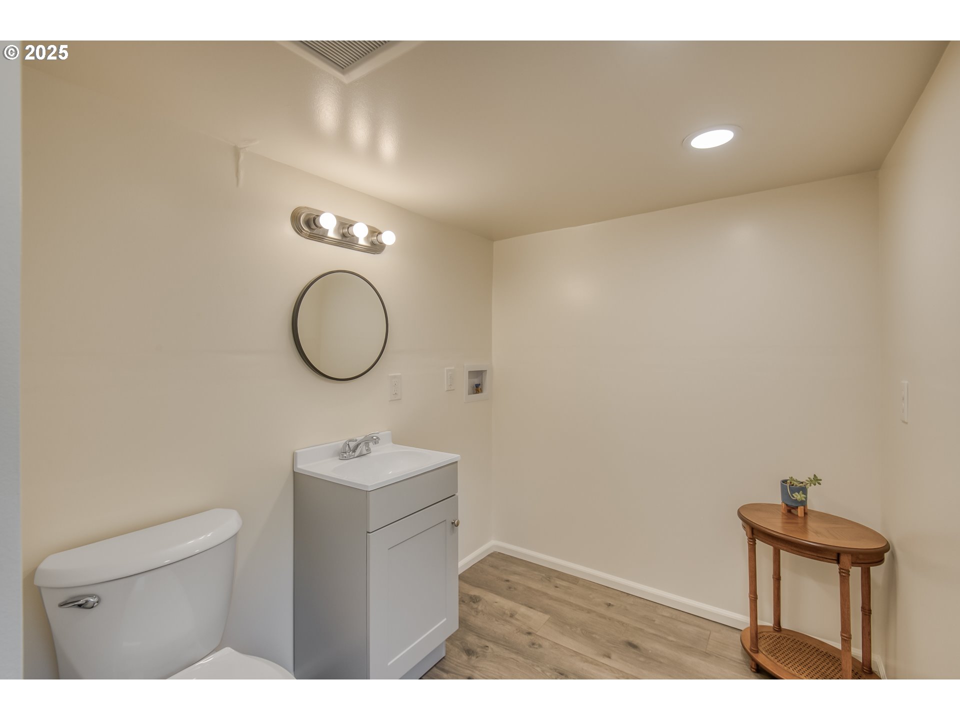 635 Southeast 4th Street Gresham, OR 97080 - Photo 20 of 34 Bathroom