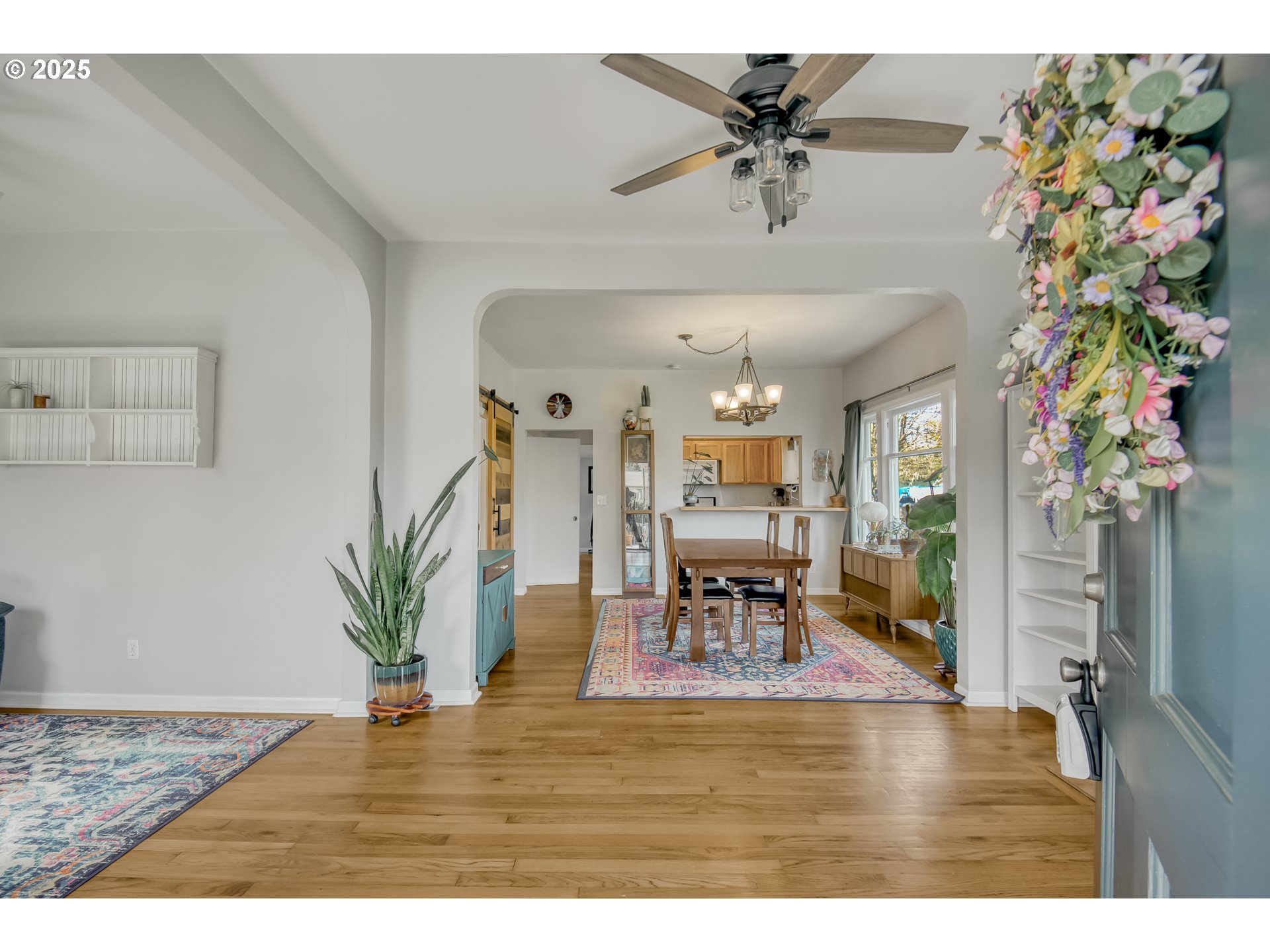 635 Southeast 4th Street Gresham, OR 97080 - Photo 3 of 34