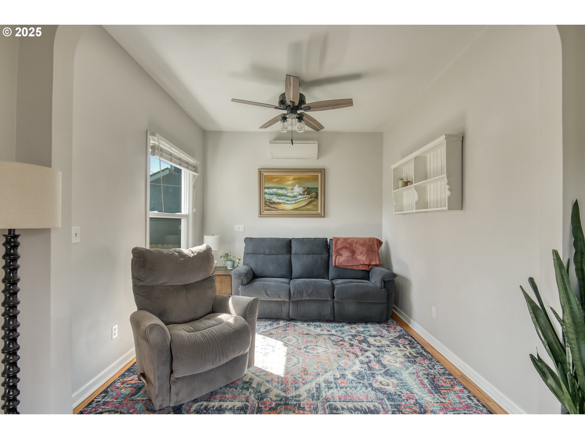 635 Southeast 4th Street Gresham, OR 97080 - Photo 6 of 34 Living Room