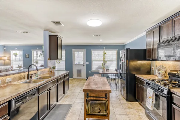 $2,250 | 7233 Crestone Road, Austin, TX 78744