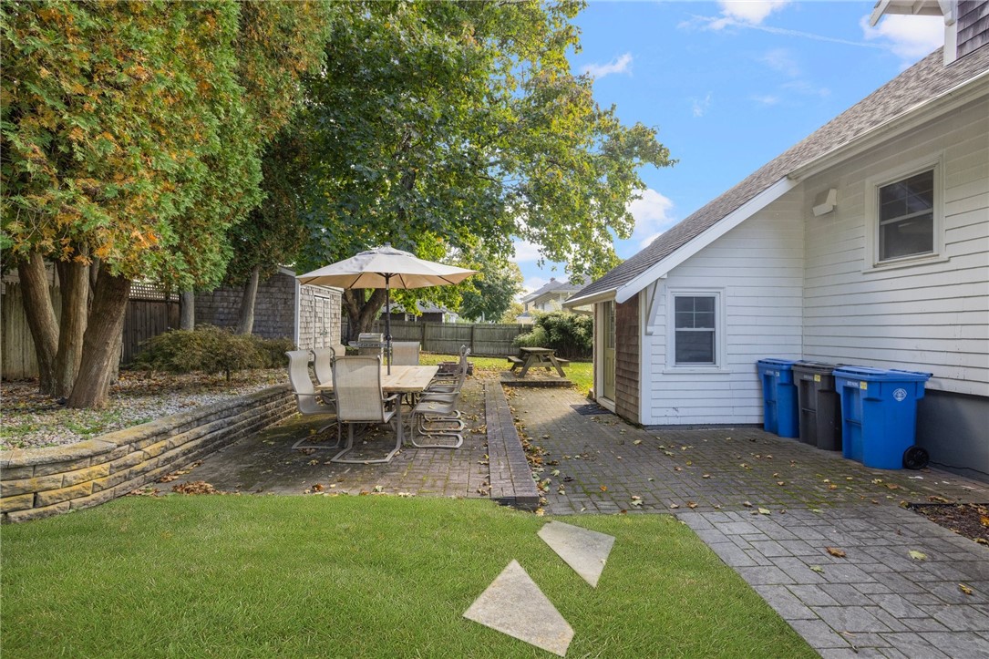 127 West Main Road Middletown, RI 02842 - Photo 28 of 33