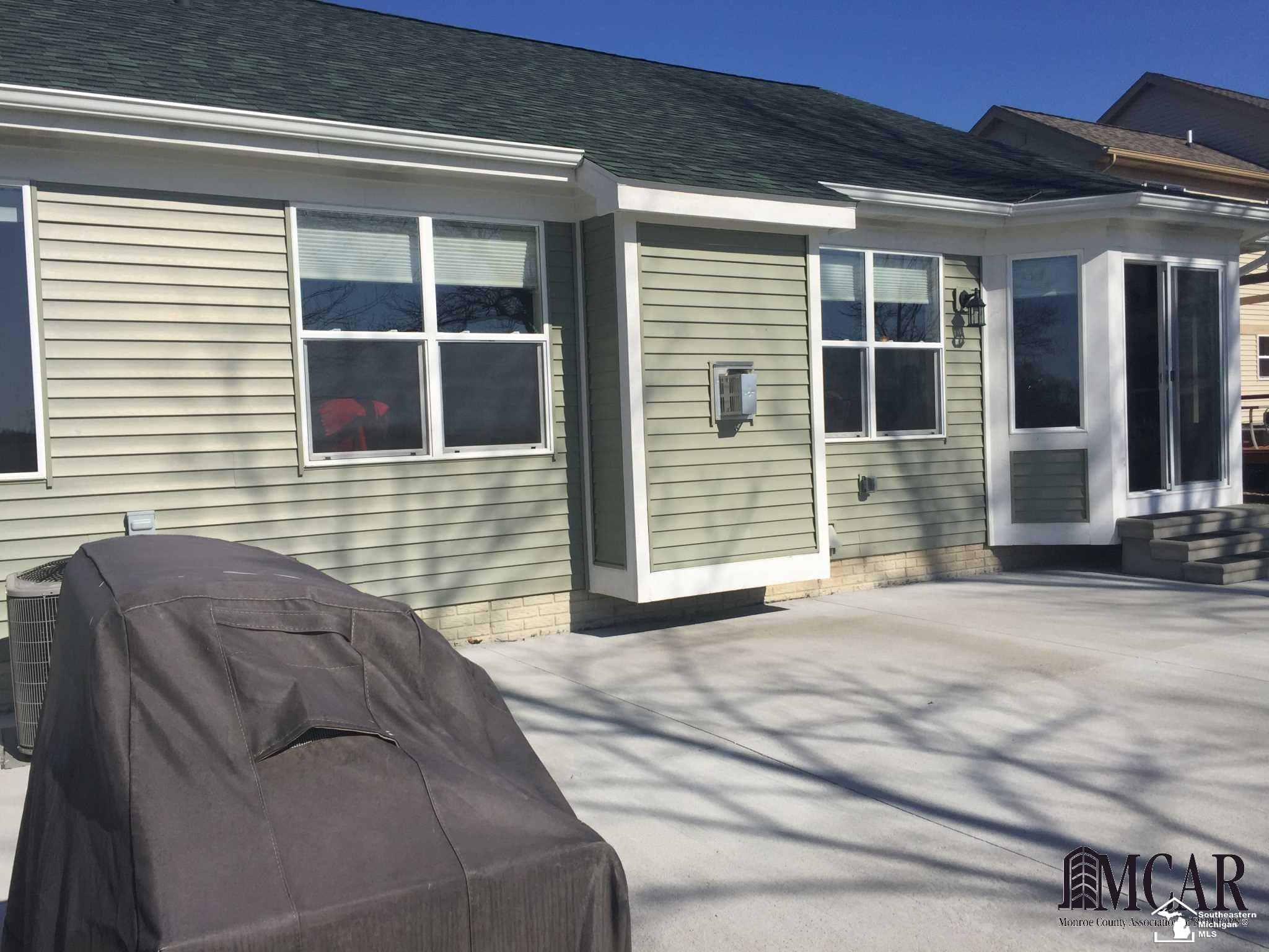 9385 Maple Ridge Drive Newport, MI 48166 - Photo 35 of 40 21440957-35.JPG