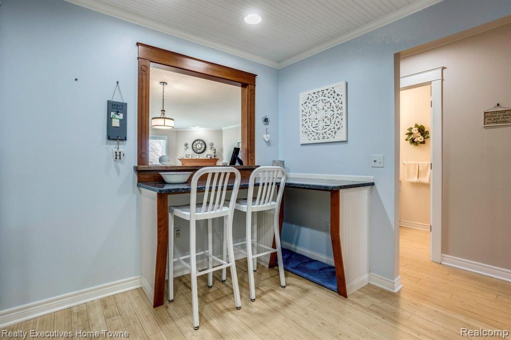 817 EAST Point Port Port Huron, MI 48060 - Photo 6 of 48