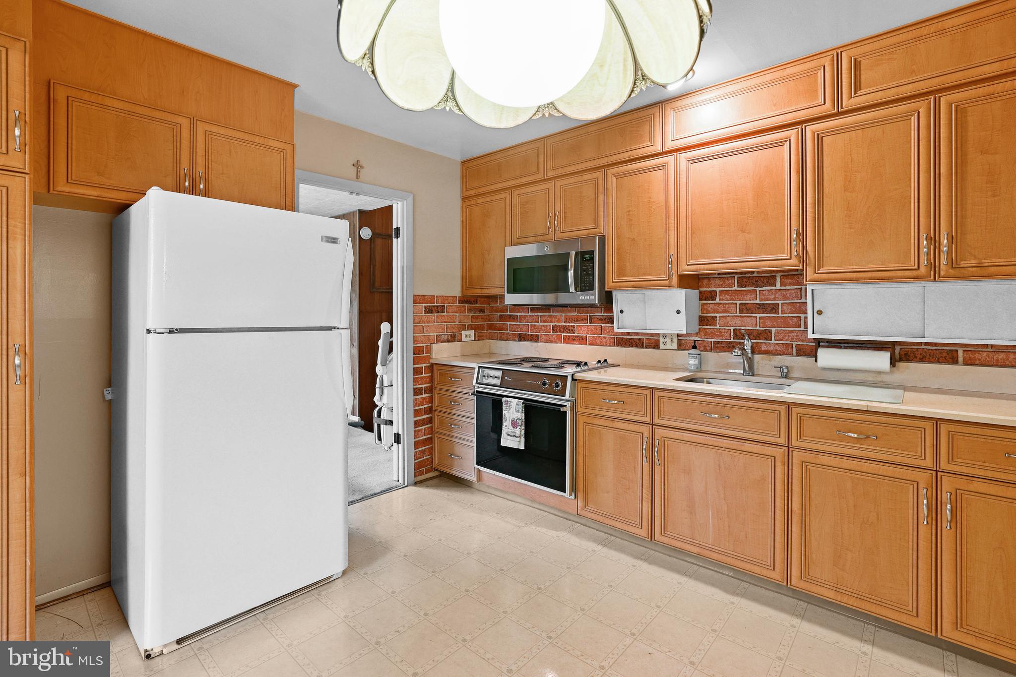 5733 Oakland Road Baltimore, MD 21227 - Photo 14 of 36