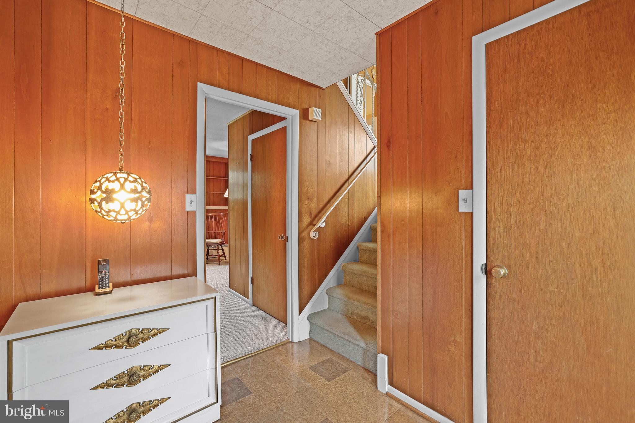 5733 Oakland Road Baltimore, MD 21227 - Photo 6 of 36