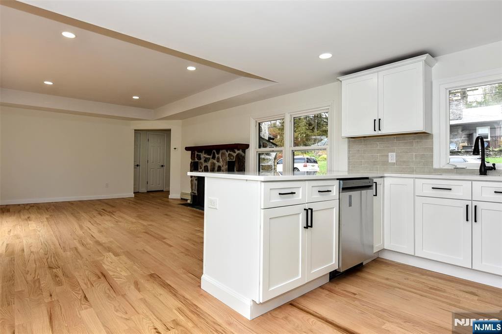 56 Lake Shore Road East Stockholm, NJ 07460 - Photo 11 of 45