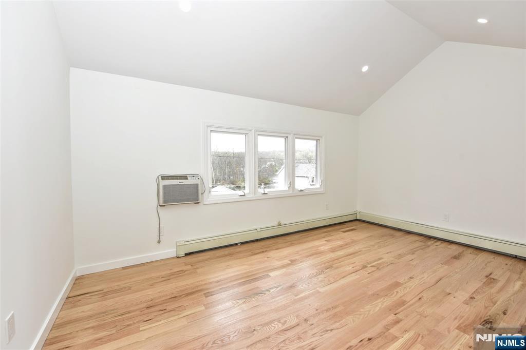 56 Lake Shore Road East Stockholm, NJ 07460 - Photo 13 of 45