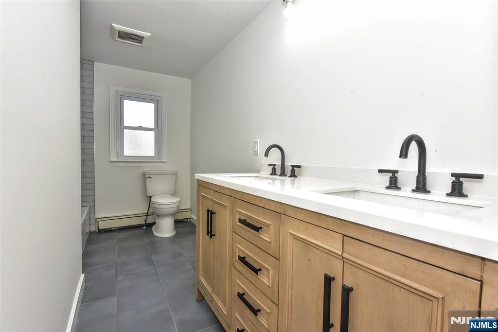 56 Lake Shore Road East Stockholm, NJ 07460 - Photo 15 of 45