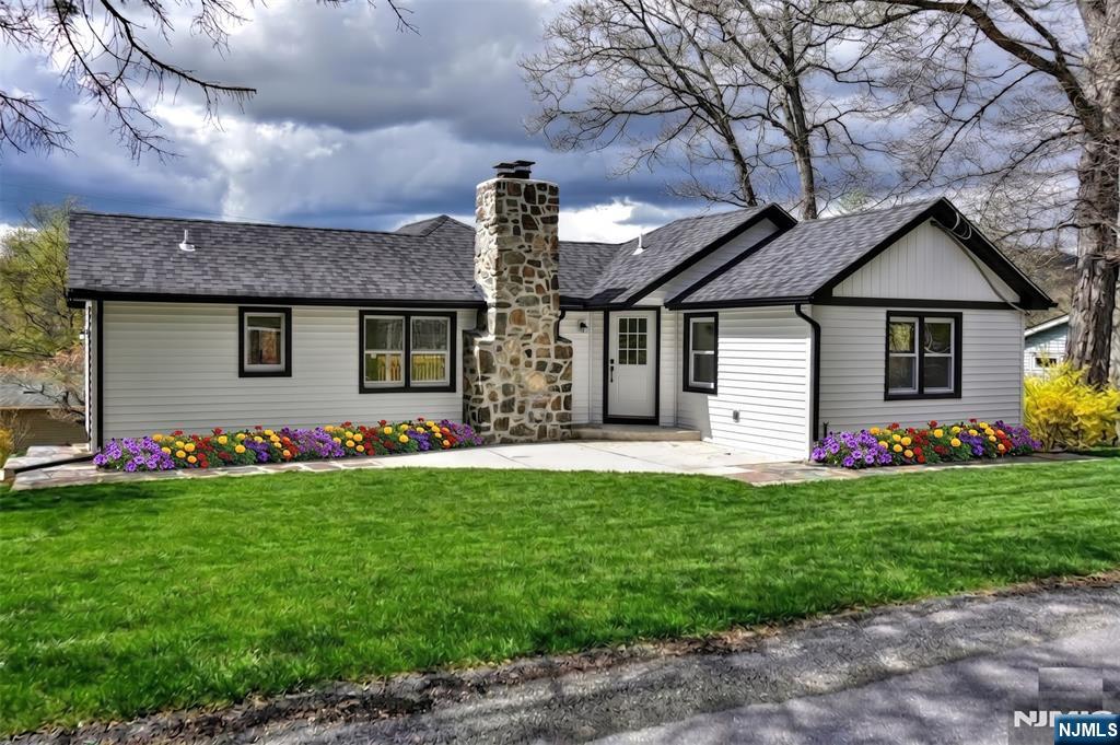 56 Lake Shore Road East Stockholm, NJ 07460 - Photo 2 of 45