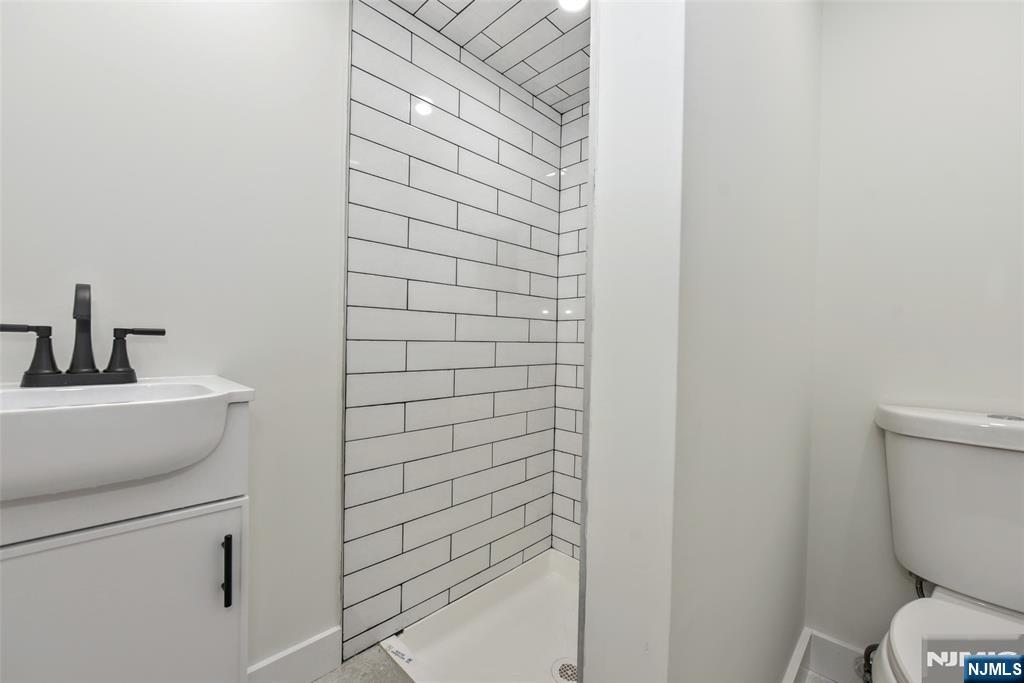 56 Lake Shore Road East Stockholm, NJ 07460 - Photo 24 of 45