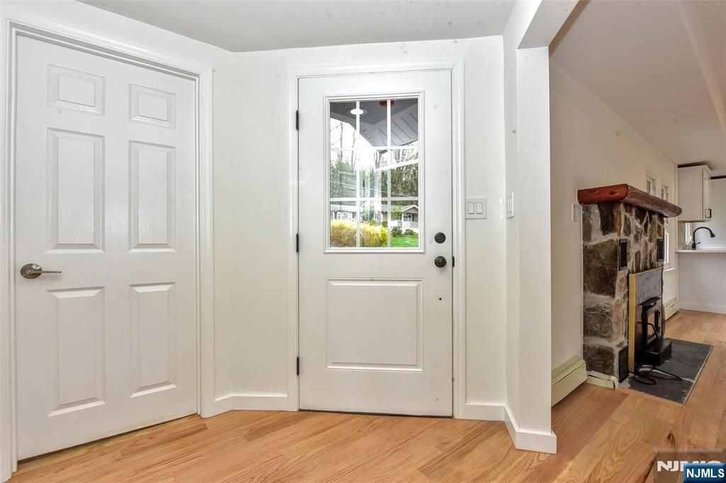 56 Lake Shore Road East Stockholm, NJ 07460 - Photo 3 of 45