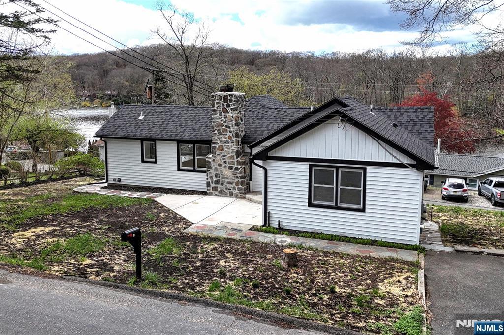 56 Lake Shore Road East Stockholm, NJ 07460 - Photo 32 of 45
