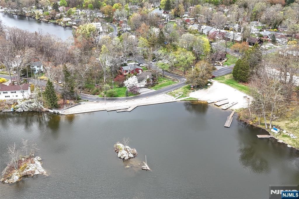 56 Lake Shore Road East Stockholm, NJ 07460 - Photo 40 of 45