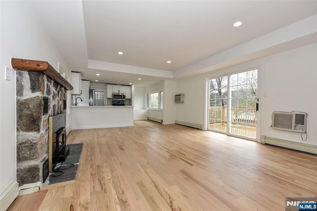 56 Lake Shore Road East Stockholm, NJ 07460 - Photo 4 of 45