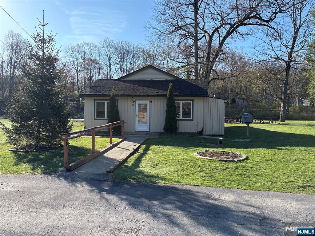 56 Lake Shore Road East Stockholm, NJ 07460 - Photo 42 of 45