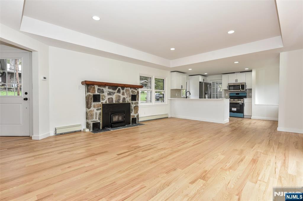 56 Lake Shore Road East Stockholm, NJ 07460 - Photo 5 of 45