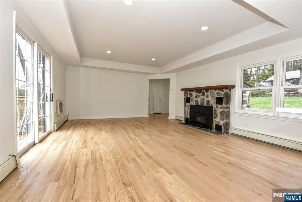 56 Lake Shore Road East Stockholm, NJ 07460 - Photo 6 of 45