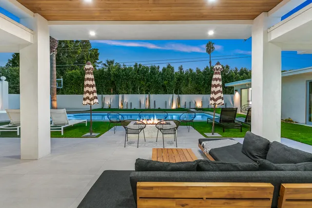 front view of house with a yard