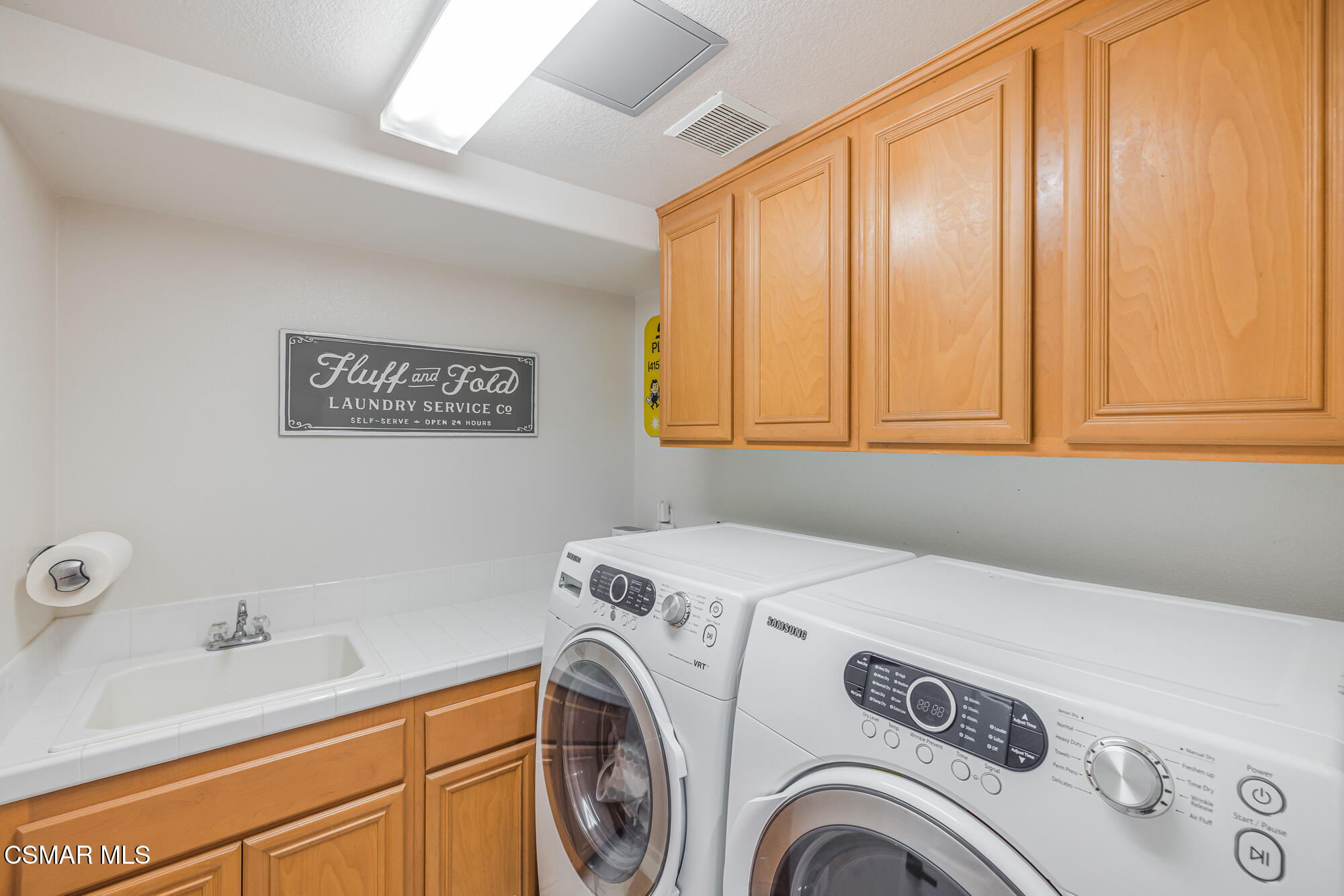 1240 Bayside Lane Oxnard, CA 93035 - Photo 35 of 51 a utility room with dryer and washer