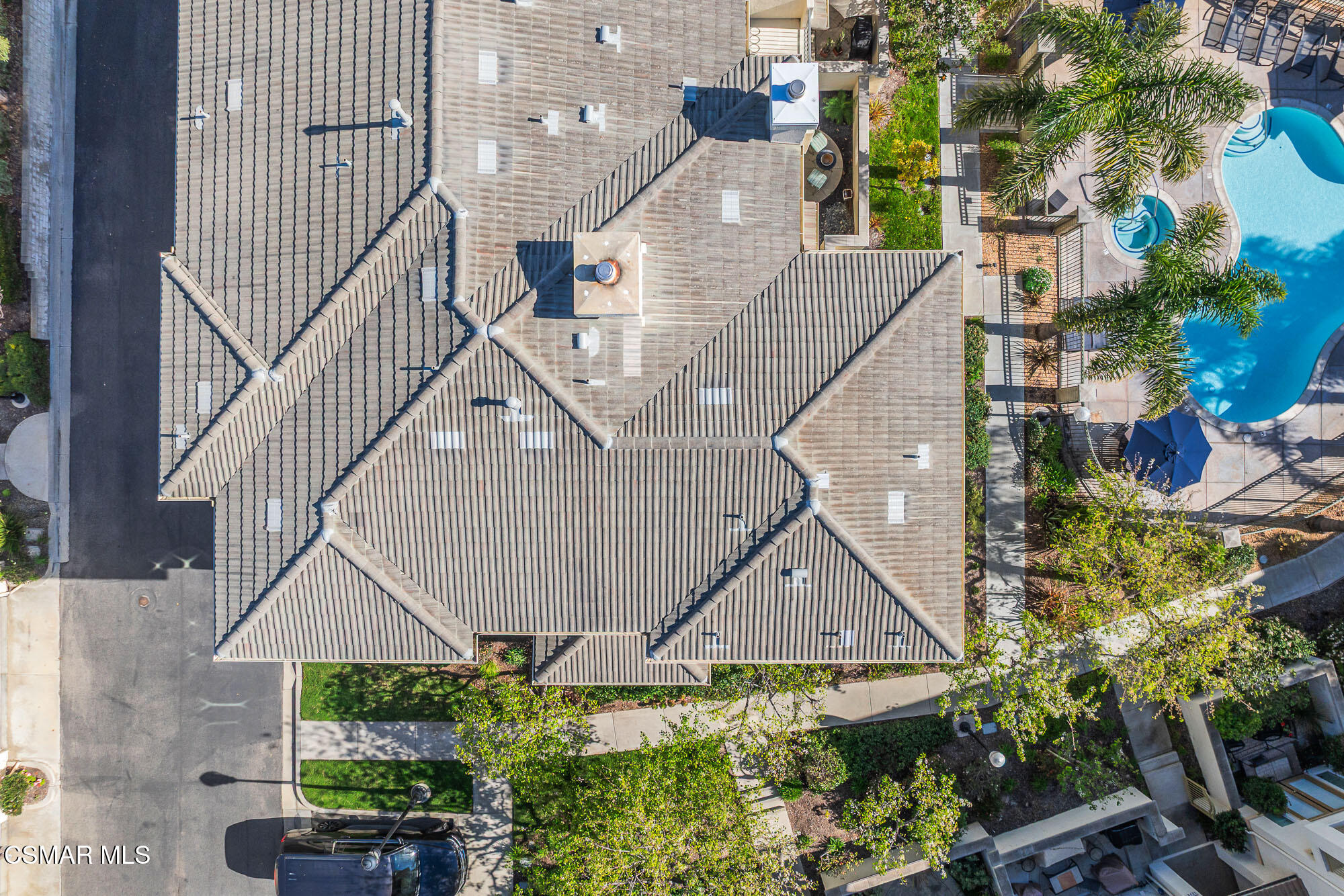 1240 Bayside Lane Oxnard, CA 93035 - Photo 36 of 51 a aerial view of a house with a yard