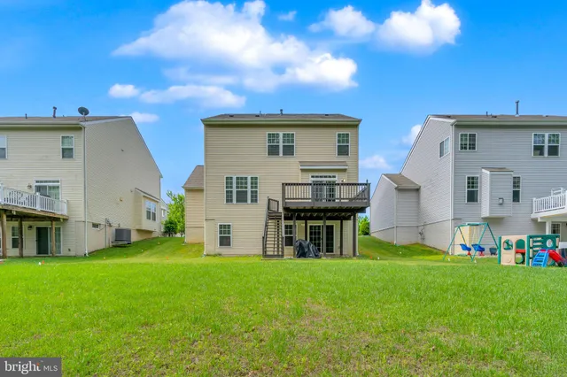 a view of a house with a back yard