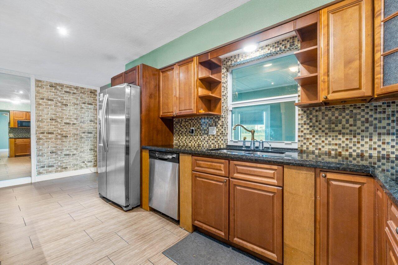 208 Lochmore Road Riviera Beach, FL 33407 - Photo 11 of 34 007-208LochmoreRoad-RivieraBeach-FL-3340