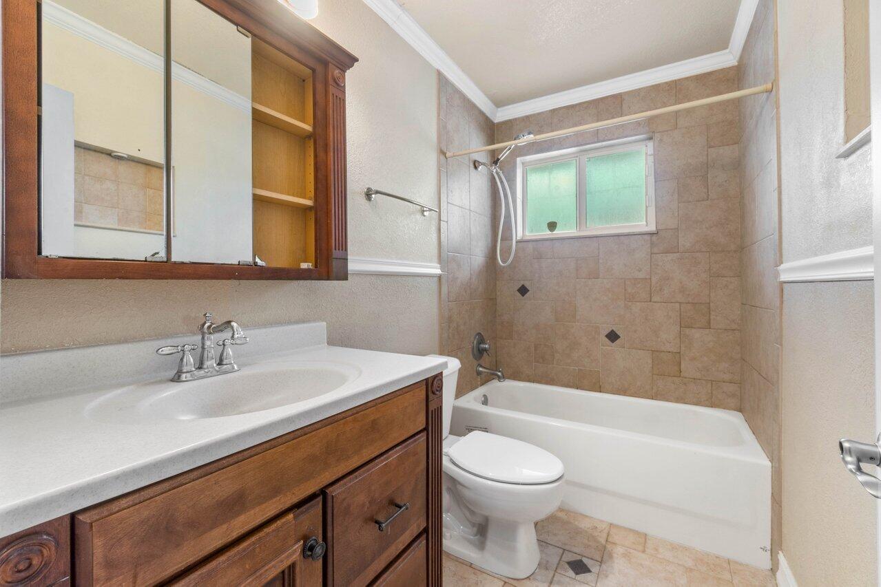 208 Lochmore Road Riviera Beach, FL 33407 - Photo 20 of 34 015-208LochmoreRoad-RivieraBeach-FL-3340