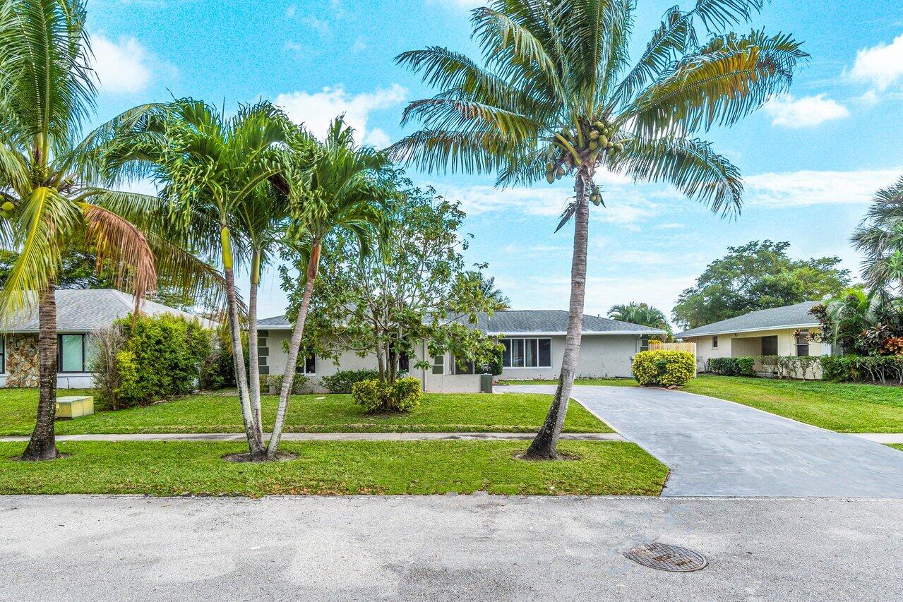 208 Lochmore Road Riviera Beach, FL 33407 - Photo 3 of 34 003-208LochmoreRoad-RivieraBeach-FL-3340
